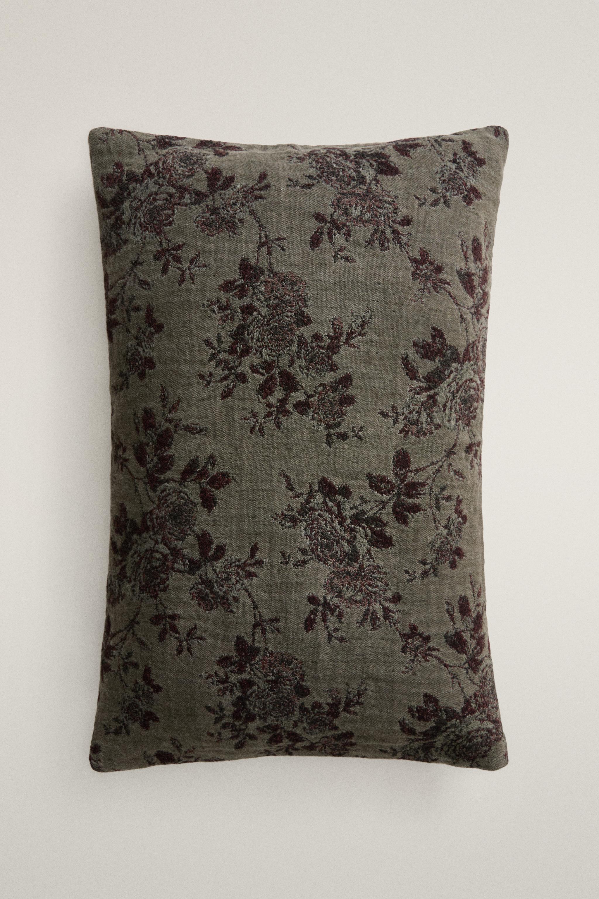 Jacquard throw pillow cover